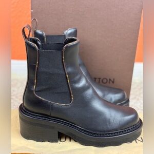 LOUIS VUITTON  Chelsea Boots Size 36